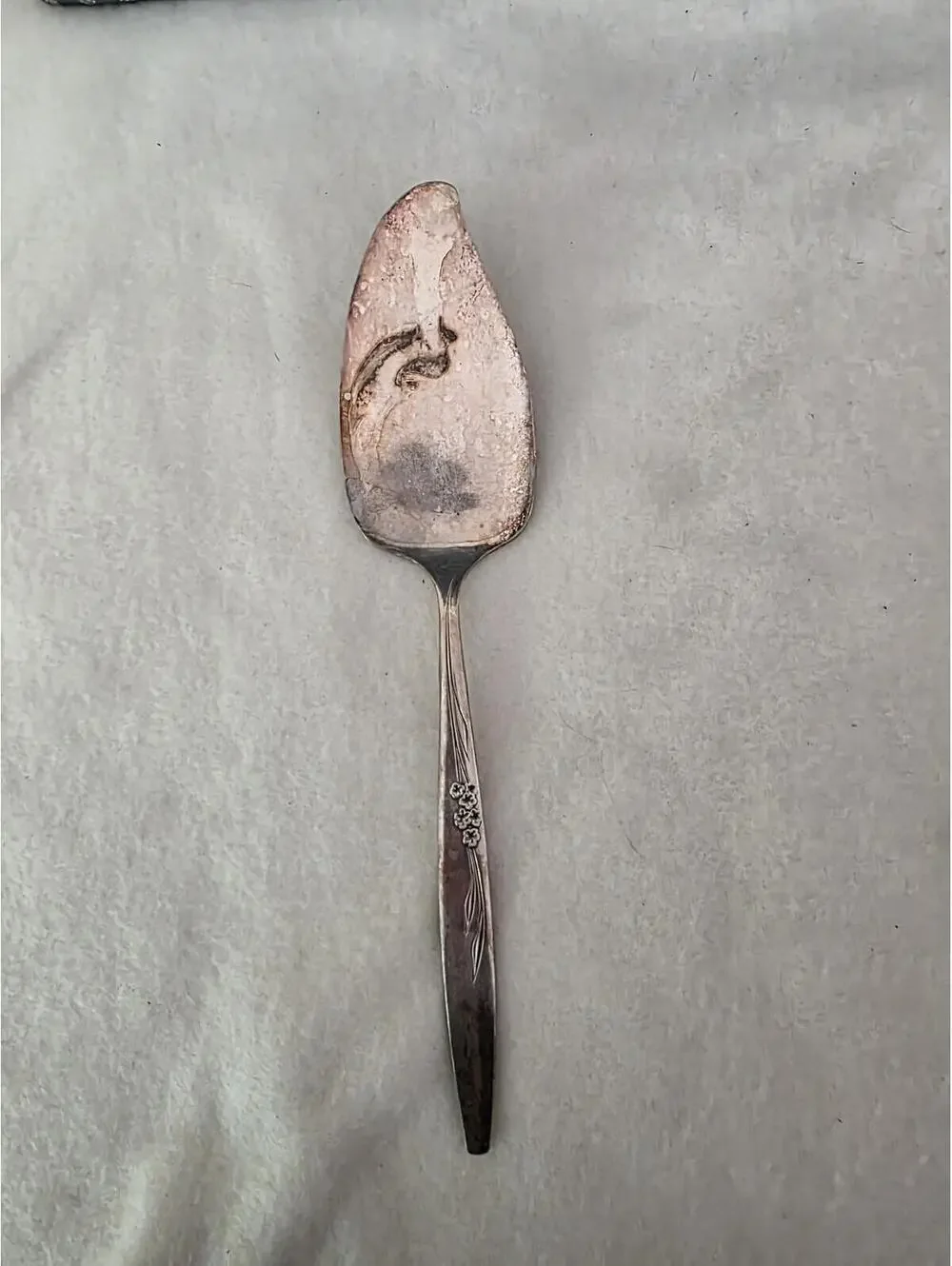 Oneida Gentle Rose Silverplate Pie Server 9 3/8